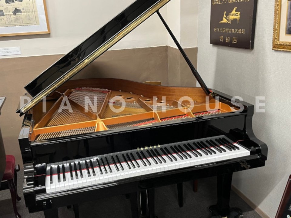 Cận cảnh YAMAHA C2L tại Piano House